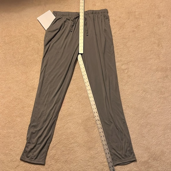 COPY - NWOT United Airlines Polaris Business Class 2-piece pajamas with bag Siz… - Picture 9 of 9